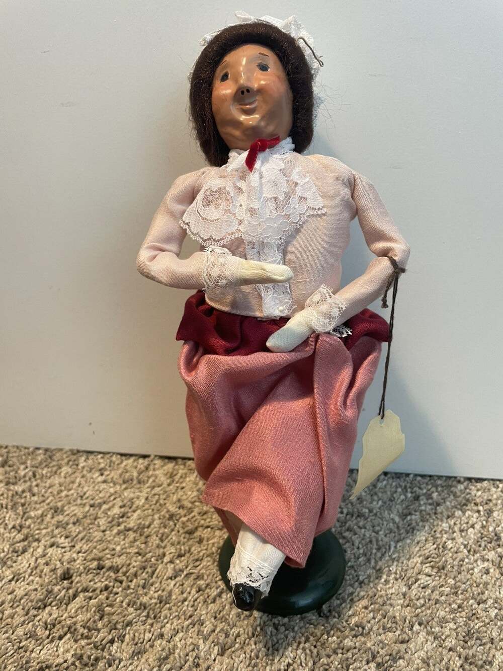 Vtg Byers Choice Ltd. The Carolers 1988 Mrs Fezziwig Pink Christmas Figurine